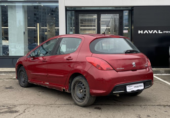 Подержанный автомобиль Peugeot 308 Hatchback 2010 года (7 фото)