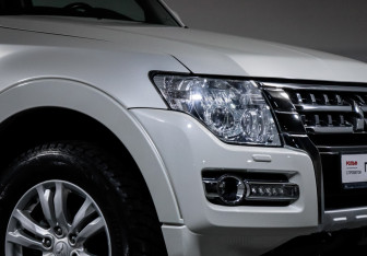 Подержанный автомобиль Mitsubishi Pajero 2015 года (16 фото)