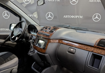Подержанный автомобиль Mercedes-Benz Viano 2011 года (12 фото)
