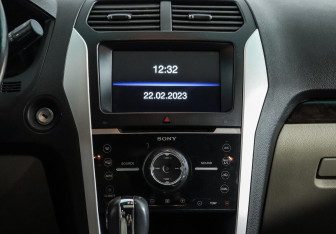 Подержанный автомобиль Ford Explorer 2015 года (8 фото)