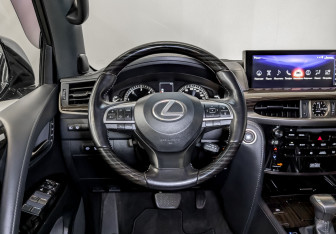 Подержанный автомобиль Lexus LX 2021 года (22 фото)