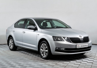Подержанный автомобиль Skoda Octavia Liftback 2019 года (3 фото)