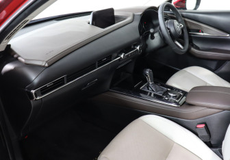 Подержанный автомобиль Mazda CX-30 2021 года (12 фото)