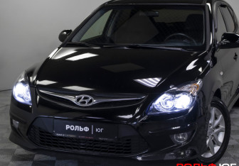 Подержанный автомобиль Hyundai i30 Hatchback 2011 года (22 фото)