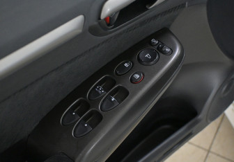 Подержанный автомобиль Honda Civic Sedan 2011 года (18 фото)