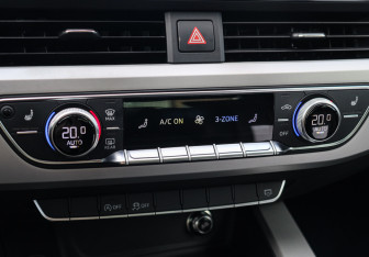 Подержанный автомобиль Audi A4 Sedan 2019 года (19 фото)