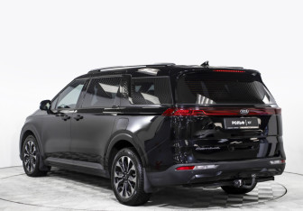 Подержанный автомобиль Kia Carnival 2020 года (7 фото)