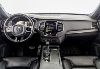 Подержанный автомобиль Volvo XC90 2020 года (14 фото)