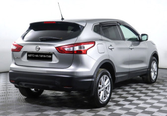 Подержанный автомобиль Nissan Qashqai 2015 года (3 фото)