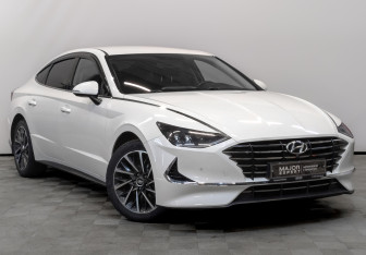 Подержанный автомобиль Hyundai Sonata 2022 года (3 фото)