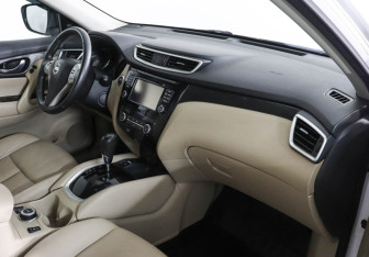 Подержанный автомобиль Nissan X-Trail 2018 года (10 фото)