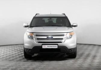 Подержанный автомобиль Ford Explorer 2013 года (2 фото)