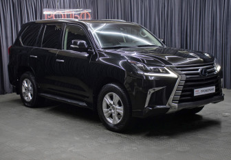 Подержанный автомобиль Lexus LX 2016 года (3 фото)
