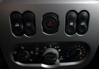 Подержанный автомобиль Renault Sandero 2012 года (9 фото)