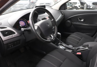 Подержанный автомобиль Renault Fluence 2014 года (13 фото)