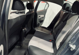 Подержанный автомобиль Chevrolet Cruze Sedan 2013 года (14 фото)