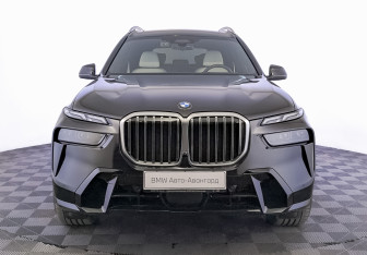 Подержанный автомобиль BMW X7 2025 года (2 фото)