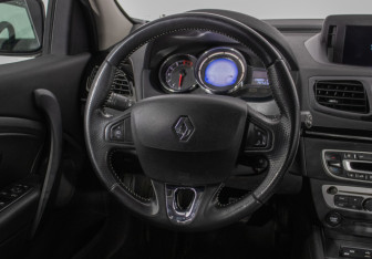 Подержанный автомобиль Renault Megane Hatchback 2013 года (15 фото)