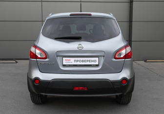 Подержанный автомобиль Nissan Qashqai+2 2011 года (6 фото)