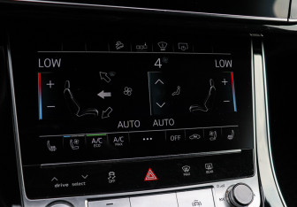 Подержанный автомобиль Audi Q7 2020 года (27 фото)