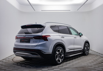 Подержанный автомобиль Hyundai Santa Fe 2021 года (5 фото)