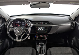 Подержанный автомобиль Kia Rio Hatchback 2021 года (12 фото)