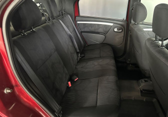 Подержанный автомобиль Renault Logan Sedan 2011 года (10 фото)