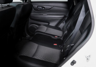 Подержанный автомобиль Nissan Rogue 2016 года (10 фото)