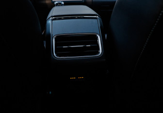 Подержанный автомобиль Jaecoo J7 2023 года (11 фото)