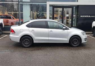 Подержанный автомобиль Volkswagen Polo Sedan 2015 года (4 фото)