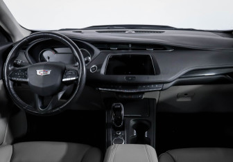 Подержанный автомобиль Cadillac XT4 2020 года (12 фото)
