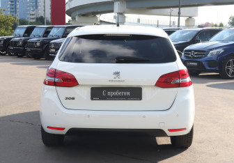 Подержанный автомобиль Peugeot 308 Wagon 2018 года (6 фото)