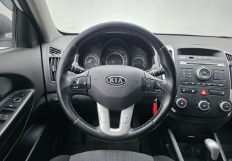 Подержанный автомобиль Kia Ceed Hatchback 2011 года (12 фото)
