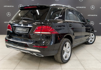 Подержанный автомобиль Mercedes-Benz GLE 2018 года (5 фото)