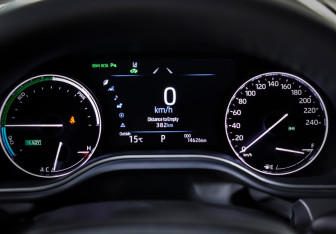 Подержанный автомобиль Toyota Avalon 2022 года (18 фото)