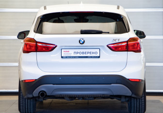 Подержанный автомобиль BMW X1 2015 года (5 фото)