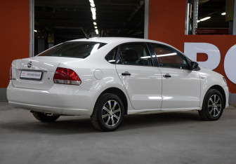 Подержанный автомобиль Volkswagen Polo Sedan 2013 года (5 фото)