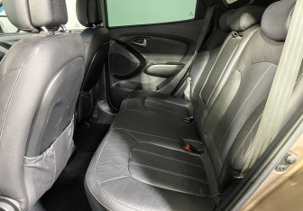 Подержанный автомобиль Hyundai ix35 2014 года (10 фото)