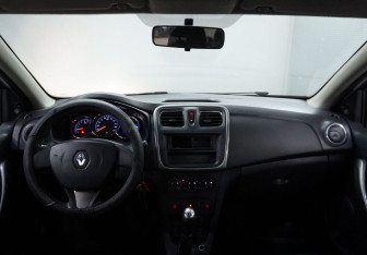 Подержанный автомобиль Renault Logan Sedan 2018 года (11 фото)