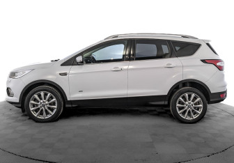Подержанный автомобиль Ford Kuga 2019 года (8 фото)