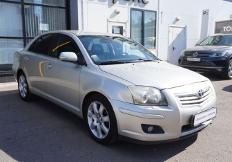 Подержанный автомобиль Toyota Avensis Liftback 2007 года (3 фото)
