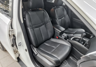 Подержанный автомобиль Nissan X-Trail 2017 года (25 фото)