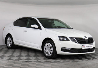 Подержанный автомобиль Skoda Octavia Liftback 2019 года (3 фото)