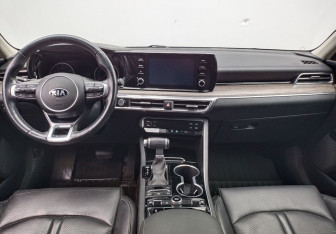 Подержанный автомобиль Kia K5 2021 года (12 фото)
