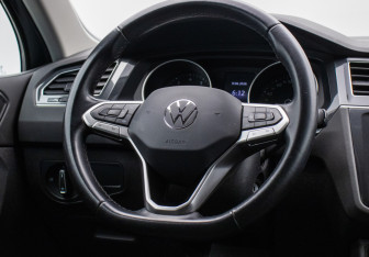 Подержанный автомобиль Volkswagen Tiguan 2021 года (15 фото)