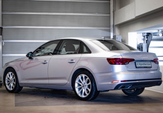 Подержанный автомобиль Audi A4 Sedan 2019 года (6 фото)