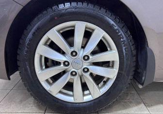 Подержанный автомобиль Kia Cerato Sedan 2013 года (16 фото)