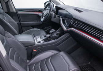 Подержанный автомобиль Volkswagen Touareg 2019 года (9 фото)