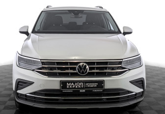 Подержанный автомобиль Volkswagen Tiguan 2021 года (2 фото)