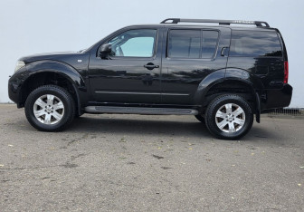 Подержанный автомобиль Nissan Pathfinder 2007 года (8 фото)